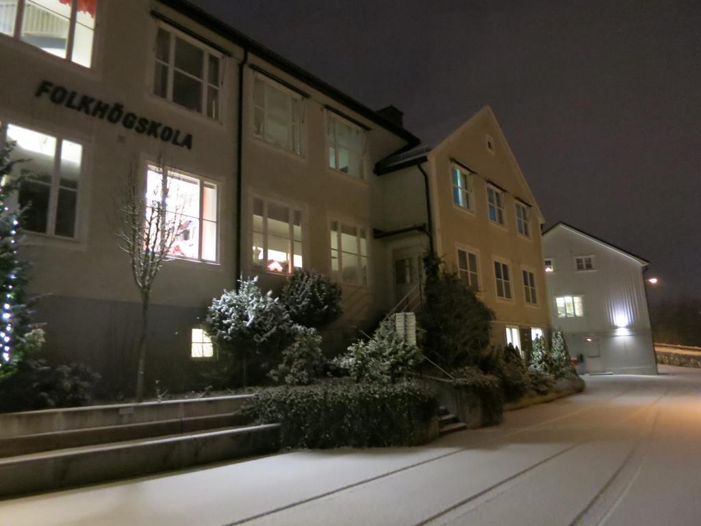 Vaernamo Folkhoegskolas Vandrarhem Eksteriør bilde